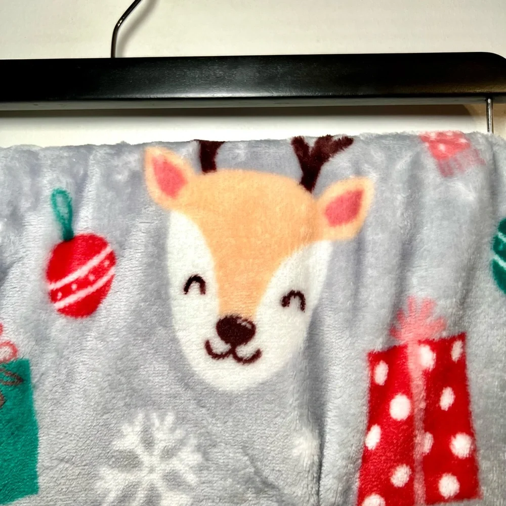 Mrs. Claus Santa & Reindeer Decorative Christmas Throw Blanket Gifts Smowflakes